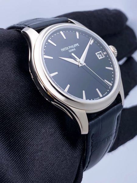 Patek Philippe Calatrava 5227G-010